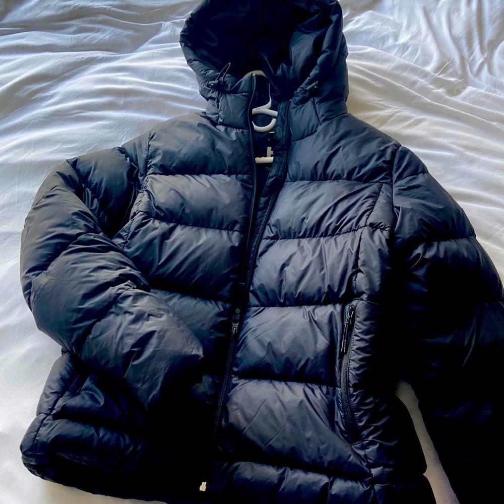 Helly Hansen puffer jacket- new in black colour